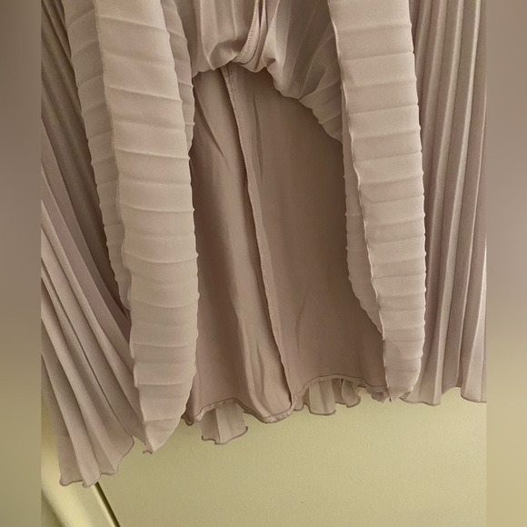 H&M NEW Women’s Purple Lilac Sleeveless Lace Pleated Dress. Size Large. - Picture 4 of 6